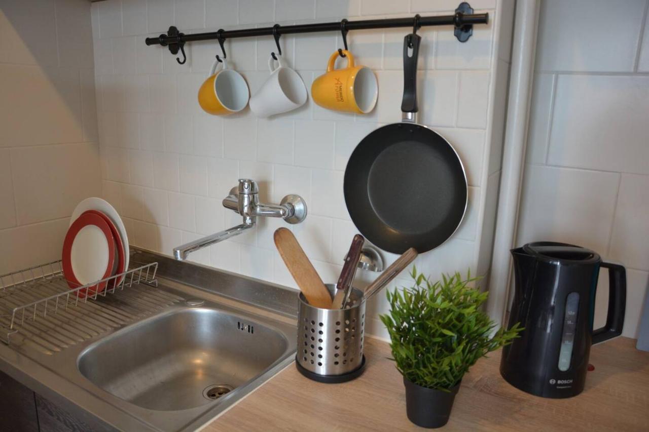 Ohmyhome - Sunny Apartment In City Center Варшава Экстерьер фото